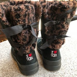 Girls size 4 Uggs